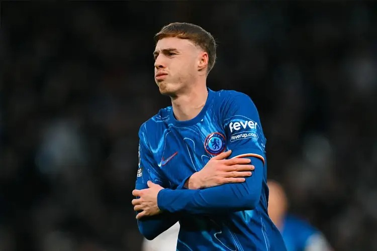 Pemain Chelsea Cole Palmer merayakan keberhasilannya mencetak gol pada pertandingan kontra Fulham di Stadion Stamford Bridge, London, Kamis (26/12/24). (X.com/@ChelseaFC)