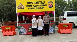 Kapolsek Kronjo AKP I Nyoman Nariana, S.M., S.Pd. berfoto di Pos Pantau Wisata Pulau Cangkir sebagai bentuk kesiapsiagaan pengamanan selama libur Natal dan Tahun Baru (Nataru) 2025/2026 di Kabupaten Tangerang.