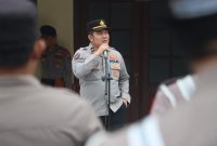 Ipda Raden M. Maulani menyampaikan pesan penting tentang penggunaan media sosial secara cerdas dan bertanggung jawab di hadapan seluruh personel polresta serang kota.