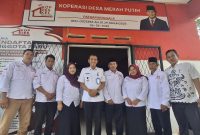 Sesi foto bersama Camat Kemiri bersama Kepala Desa Patramanggala dan juga pengurus koperasi desa merah putih(dok fjk)