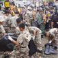 Ratusan peserta Persami KKRI bersama personel TNI–Polri dan masyarakat turun langsung membersihkan tumpukan sampah di kawasan Curug Wetan sebagai wujud aksi nyata peduli lingkungan.