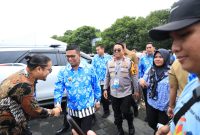 Gubernur Banten, Andra Soni didampingi Wakapolda Banten, Brigjen Pol Hendra Wirawan saat menghadiri puncak peringatan Hari Pers Nasional 2026 di Provinsi Banten.