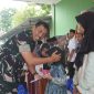 Komandan Kodim 0510/Tigaraksa menyerahkan santunan secara langsung kepada anak yatim dalam rangka HUT ke-8, sebagai wujud kepedulian dan pengabdian kepada masyarakat.