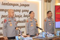 Kapolda Banten Irjen Pol Hengki dan Kapolda Lampung Irjen Pol Helfi Assegaf mengikuti rapat koordinasi lintas sektoral pengamanan arus mudik dan arus balik Lebaran 2026 di Mapolda Lampung.
