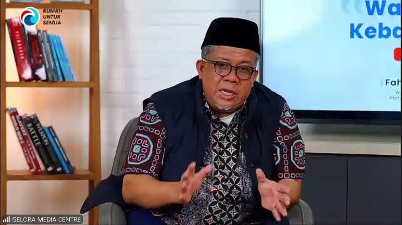 Fahri Hamzah menegaskan pentingnya persatuan dan kekompakan nasional di tengah dinamika dan ketidakpastian politik global.
