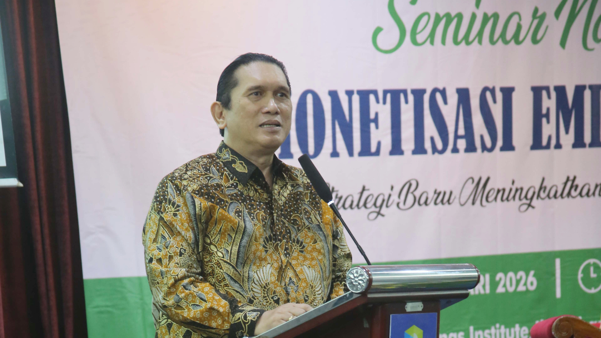 Jerry Marmen, Ph.D. (Komisaris Utama KB Bank & Founder Atkarbonist) mengulas karbon sebagai variabel dalam manajemen risiko usaha dan daya tarik investasi di sektor perbankan.