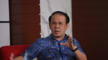 Mahfuz Sidik saat menyampaikan pandangannya mengenai eskalasi konflik di Timur Tengah dan potensi dampak global yang ditimbulkannya.