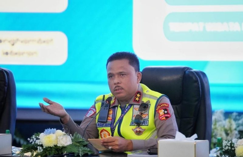 Kakorlantas Polri Irjen Pol Drs. Agus Suryonugroho, S.H., M.Hum. menyampaikan arahan dalam Rapat Koordinasi Lintas Sektoral kesiapan pelayanan Idulfitri 1447 Hijriah di Auditorium Mutiara, PTIK, Jakarta.
