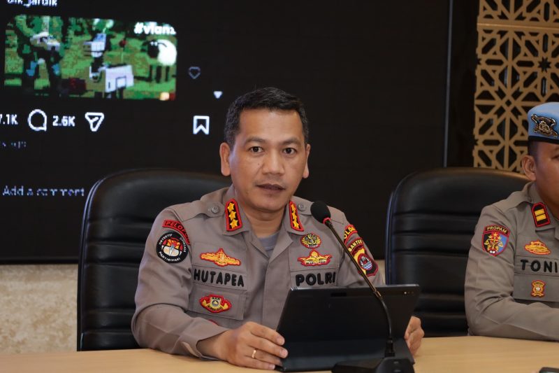 Kabidhumas Polda Banten Kombes Pol Maruli Ahiles Hutapea memberikan keterangan kepada awak media terkait pengungkapan kasus tindak pidana perdagangan orang oleh Ditreskrimum Polda Banten.