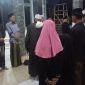 Warga Desa Sidoko santuni lima anak yatim saat peringatan Nuzulul Qur’an di Masjid Jami Al Ijtihad, penuh haru dan kebersamaan(PWGK/Metrosiar)