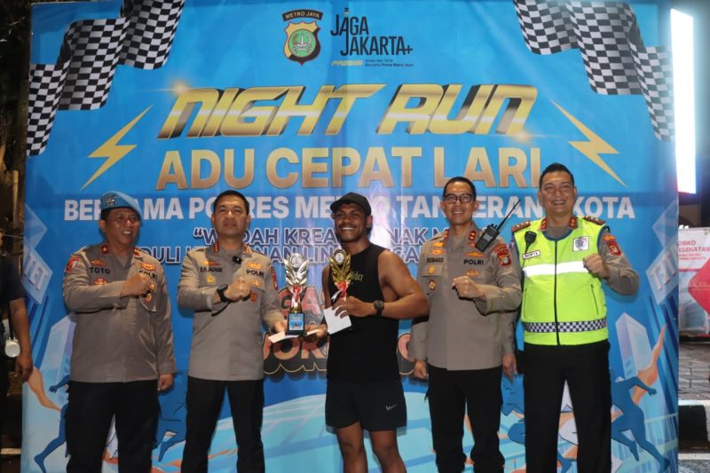 Night run polisi dan warga di Taman Elektrik Tangerang jadi cara kreatif Polres Metro Tangerang Kota mencegah tawuran remaja(Humas Polri)