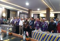Camat Pasar Kemis H. Nurhanudin, S.IP., M.Si. didampingi unsur Forkopimcam, kepala desa/lurah, serta perwakilan instansi dan organisasi masyarakat saat mengikuti kegiatan sosialisasi penataan wilayah di Kecamatan Pasar Kemis.