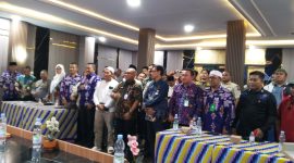 Camat Pasar Kemis H. Nurhanudin, S.IP., M.Si. didampingi unsur Forkopimcam, kepala desa/lurah, serta perwakilan instansi dan organisasi masyarakat saat mengikuti kegiatan sosialisasi penataan wilayah di Kecamatan Pasar Kemis.
