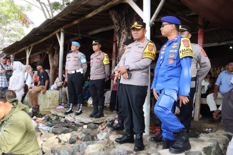 Kombes Pol Andi Muhammad Indra Waspada Amirullah bersama jajaran melakukan pemantauan langsung aktivitas masyarakat di kawasan Pulo Cangkir.