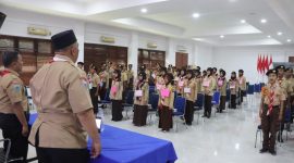 AKP Sigit Dermawan, S.H., memimpin jalannya kegiatan orientasi calon anggota Saka Bhayangkara Polres Cilegon yang diikuti puluhan pelajar dari berbagai sekolah.