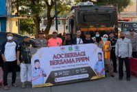 Relawan AOC Berbagi bersama PPIPN berfoto bersama usai kegiatan pembagian takjil kepada masyarakat di Alun-alun Kramatwatu, Kabupaten Serang, Sabtu (14/3/2026), sebagai bentuk kepedulian sosial di bulan suci Ramadhan.