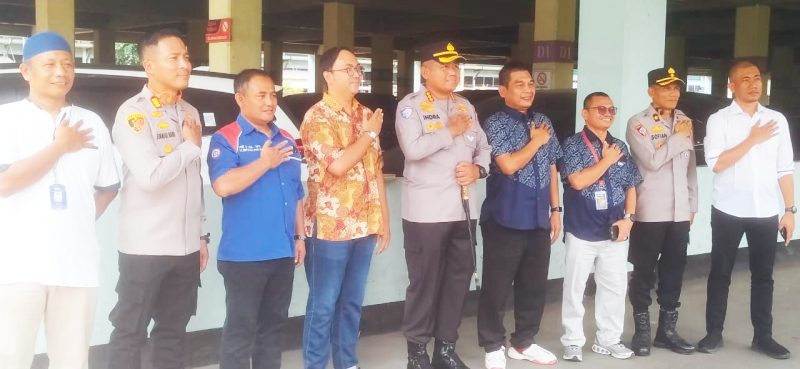 Kapolresta Tangerang Kombes Pol Andi M. Indra Waspada Amirulloh didampingi Kabag Ops Kompol R. Sofyan, Kapolsek Cikupa AKP Syamsul Bahri, serta jajaran pejabat dan pihak manajemen PT KMK Global Sport I saat melakukan pengecekan kesiapan lokasi di Kawasan Industri Cikupa.