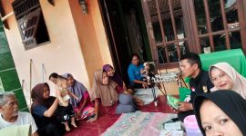 Kegiatan silaturahmi keluarga yang dihadiri oleh Bapak Arnawi bersama anggota keluarga dalam suasana penuh kebersamaan.