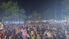 Ratusan jamaah menghadiri dan mengikuti rangkaian kegiatan Haul Syeikh Nawawi Al Bantani ke-133 di kawasan Tanara, Kabupaten Serang.