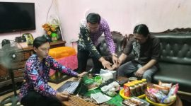 Disdukcapil Kabupaten Tangerang tak hanya menunggu Warga masyarakat yang datang ke- Kantor namum Disdukcapil juga aktif mendatangi/jemput bola, khususnya bagi warga yang mengalami ketebatasan/sakit