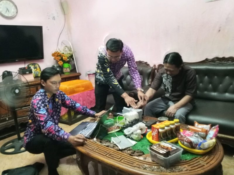 Disdukcapil Kabupaten Tangerang tak hanya menunggu Warga masyarakat yang datang ke- Kantor namum Disdukcapil juga aktif mendatangi/jemput bola, khususnya bagi warga yang mengalami ketebatasan/sakit