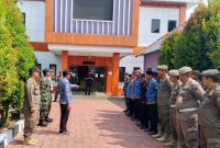 Apel dan pengarahan petugas Satpol PP Kabupaten Tangerang bersama unsur TNI POLRI, Pol PP dan aparatur Kecamatan Pasar Kemis sebelum pelaksanaan penertiban.