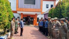 Apel dan pengarahan petugas Satpol PP Kabupaten Tangerang bersama unsur TNI dan aparatur Kecamatan Pasar Kemis sebelum pelaksanaan penertiban.