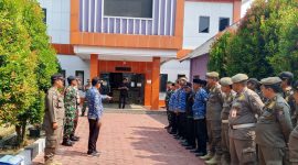 Apel dan pengarahan petugas Satpol PP Kabupaten Tangerang bersama unsur TNI POLRI, Pol PP dan aparatur Kecamatan Pasar Kemis sebelum pelaksanaan penertiban.