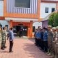 Apel dan pengarahan petugas Satpol PP Kabupaten Tangerang bersama unsur TNI POLRI, Pol PP dan aparatur Kecamatan Pasar Kemis sebelum pelaksanaan penertiban.