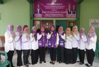 Jajaran kader Posyandu Matahari 14 Kelurahan Kutabumi berfoto bersama usai kegiatan dalam rangka Hari Posyandu Nasional 2026.