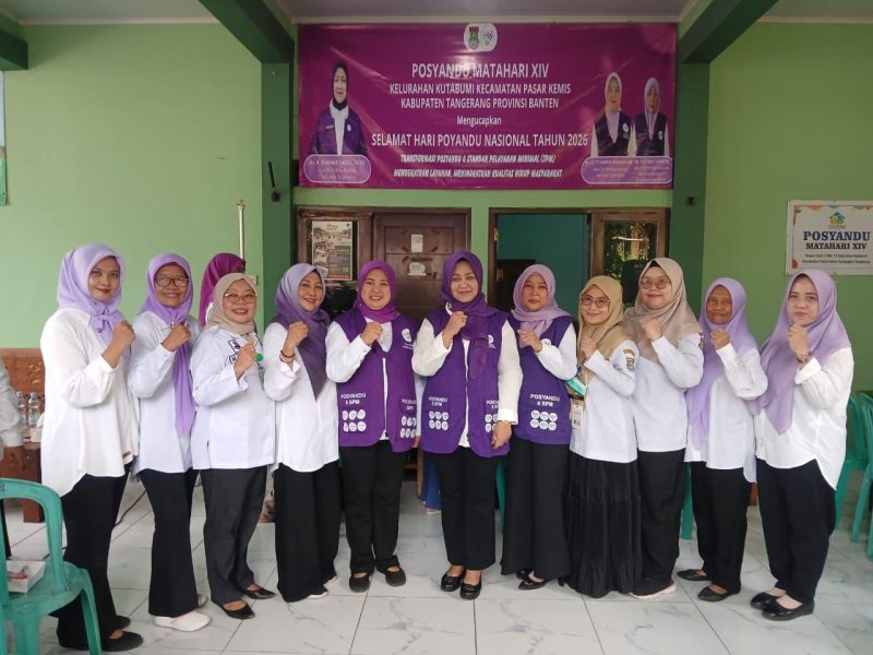 Jajaran kader Posyandu Matahari 14 Kelurahan Kutabumi berfoto bersama usai kegiatan dalam rangka Hari Posyandu Nasional 2026.