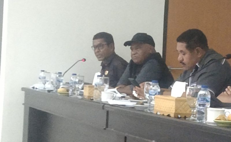 Atanasius Hubertus Watungadha (AWN) - paling kiri (Foto: Elfrat Frans Dhena)