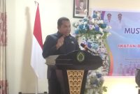 Ketua DRRD Kabupaten Ngada, Romilus Juji ketika memberikan sambutan dalam Muscab IV IBI Cabang Ngada. (Foto: Elfrat Frans Dhena)