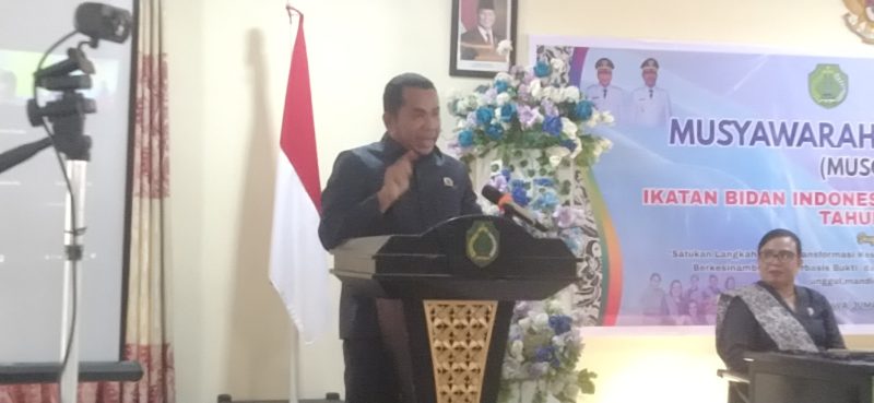 Ketua DRRD Kabupaten Ngada, Romilus Juji ketika memberikan sambutan dalam Muscab IV IBI Cabang Ngada. (Foto: Elfrat Frans Dhena)