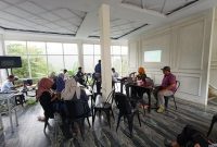 Suasana rapat koordinasi Tenaga Pendamping Profesional Desa Kabupaten Enrekang terkait evaluasi dan konsolidasi percepatan pencairan Dana Desa Tahun 2026 di Cafe Mr. Coffeid.