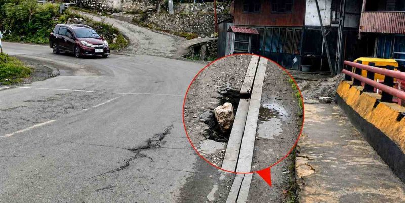 Jembatan di jalur poros Makassar–Toraja wilayah Cakke, Anggeraja mengalami kerusakan dan masih dilalui kendaraan bermuatan besar. (Istimewa)