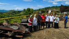 Pemerintah kecamatan meninjau lokasi kebakaran yang melanda kios dan gudang warga di area Pasar Agro Sumillan.