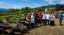 Pemerintah kecamatan meninjau lokasi kebakaran yang melanda kios dan gudang warga di area Pasar Agro Sumillan.