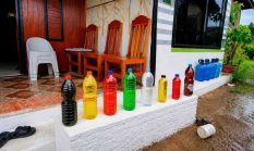 Misteri Botol Cairan Berwarna di Teras Rumah Warga Kalosi