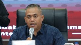 Direktur Reserse Kriminal Khusus Polda Banten, Kombes Pol. Yudhis Wibisana menyampaikan keterangan terkait perkembangan kasus dugaan korupsi proyek akses Pelabuhan Warnasari.