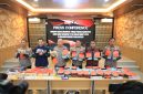 Kapolda Banten bersama jajaran menunjukkan barang bukti hasil pengungkapan kasus narkotika dalam konferensi pers di Mapolda Banten.