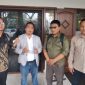 Tim kuasa hukum dari Kantor Hukum SM & Partners memberikan keterangan usai mediasi perkara perdata nomor 345/Pdt.G/2026/PN Tng di Pengadilan Negeri Tangerang, Senin (4/5/2026). Tampak Adv. Muhlisin (tengah) didampingi tim kuasa hukum lainnya.