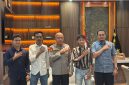 Kapolda Banten, Irjen Pol. Hengki (tengah), berfoto bersama perwakilan HMI usai audiensi di ruang kerja Kapolda Banten, Jumat (8/5/2026).