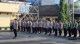 Personel Polres Cilegon mengikuti apel jam pimpinan di Lapangan Apel Satya Haprabu Polres Cilegon sebagai bentuk penguatan disiplin dan profesionalisme dalam pelaksanaan tugas kepolisian.