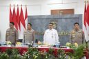 Wakapolda Banten Brigjen Pol Dr. Hendra Wirawan didampingi Kadishub Provinsi Banten Tri Nurtopo dan Kapolres Cilegon AKBP Dr. Martua Raja Taripar Laut Silitonga mengikuti rangkaian rapat koordinasi pengendalian operasional kendaraan angkutan tambang di Polres Cilegon
