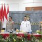 Wakapolda Banten Brigjen Pol Dr. Hendra Wirawan didampingi Kadishub Provinsi Banten Tri Nurtopo dan Kapolres Cilegon AKBP Dr. Martua Raja Taripar Laut Silitonga mengikuti rangkaian rapat koordinasi pengendalian operasional kendaraan angkutan tambang di Polres Cilegon