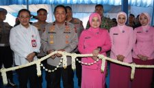 Wakapolda Banten Brigjen Pol Hendra Wirawan bersama Ketua Bhayangkari Daerah Banten dan jajaran menghadiri prosesi peresmian kegiatan sebagai bentuk dukungan terhadap program pelayanan masyarakat dan penguatan sinergitas lintas sektor.