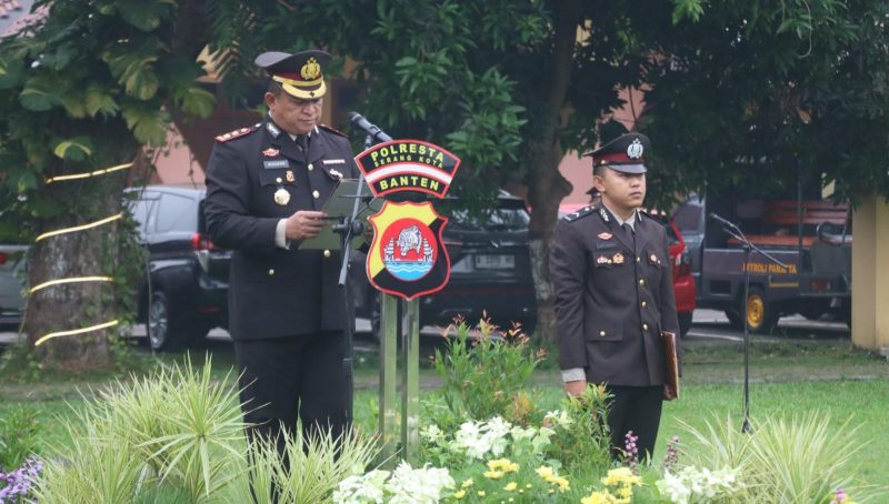 Pejabat Polresta Serang Kota memimpin jalannya upacara peringatan Hari Kebangkitan Nasional 2026 di Lapangan Hijau Polresta Serang Kota dengan penuh khidmat.