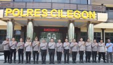 Jajaran tim supervisi Astamaops Polri bersama personel Polres Cilegon berfoto bersama di halaman Mapolres Cilegon usai kegiatan supervisi implementasi Pamapta dan SPKT.