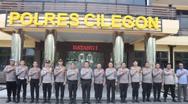 Jajaran tim supervisi Astamaops Polri bersama personel Polres Cilegon berfoto bersama di halaman Mapolres Cilegon usai kegiatan supervisi implementasi Pamapta dan SPKT.